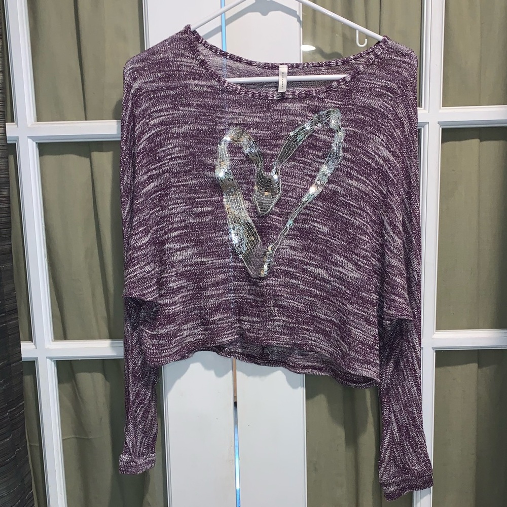 discreet fits sz M heart sequined lt sweater